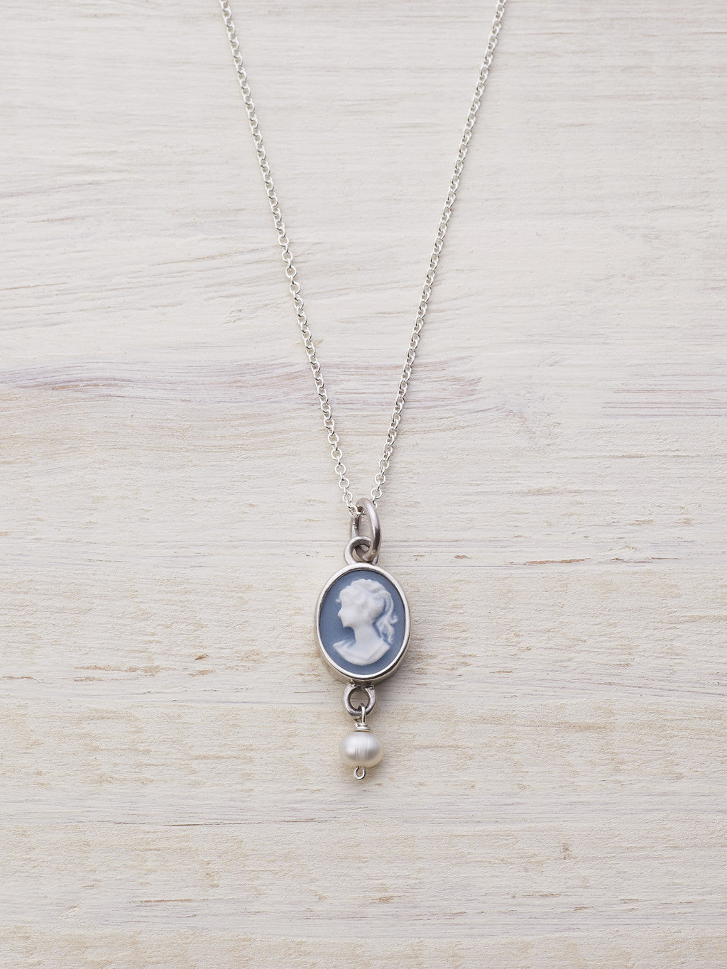 Freshwater Pearl Cameo Necklace - LUNESSA