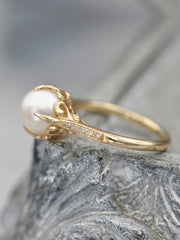 Daphne-pearl-Ring-Side-