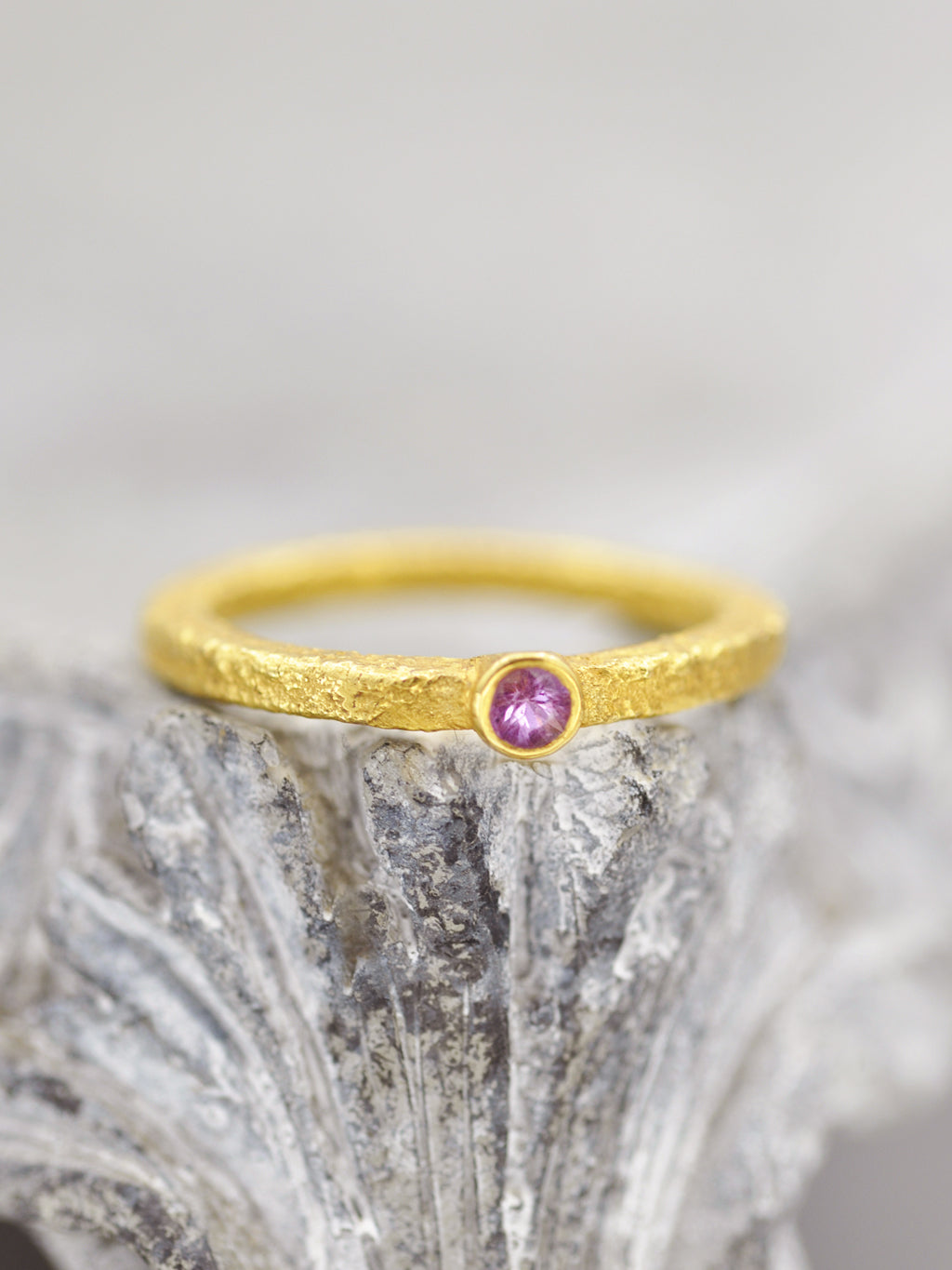 18K Yellow Gold Pink Sapphire Solitaire Ring