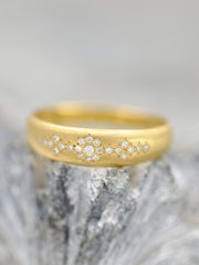 18K Tapered Shimmer Diamond Band | LUNESSA 18K Tapered Shimmer Diamond Band | LUNESSA